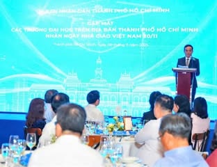 Bí thư Trần Lưu Quang tại cuộc gặp lãnh đạo các trường đại học trên địa bàn TP. HCM
